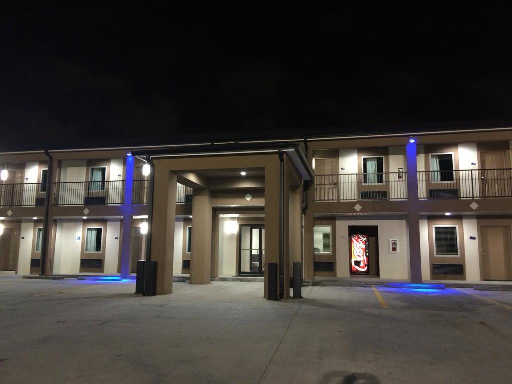 Paradise Inn & Suites บาตันรูช ภายนอก รูปภาพ